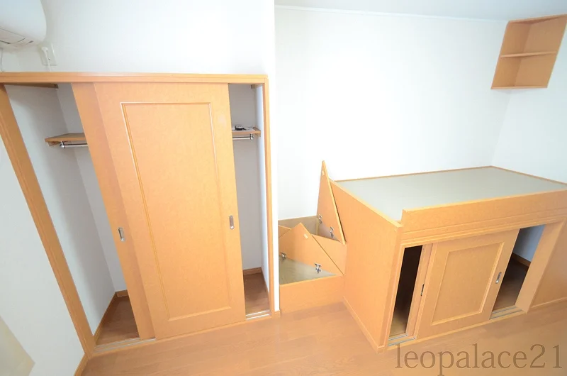 同シリーズの類似となります。現況を優先致します。