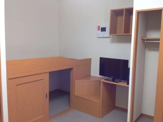 1Fはフローリング、2F以上は絨毯になります。