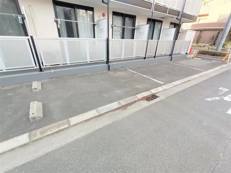 駐車場は別料金となります。