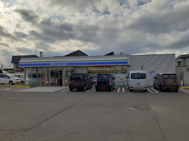ローソン弘前紺屋町店まで560m