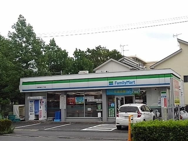 ファミリーマート三郷早稲田７丁まで700m
