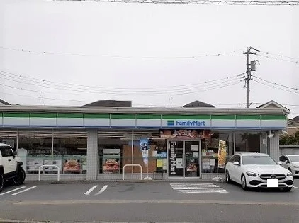 ファミリーマートまで550m