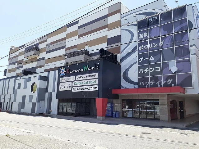 半田コロナワールドまで711m