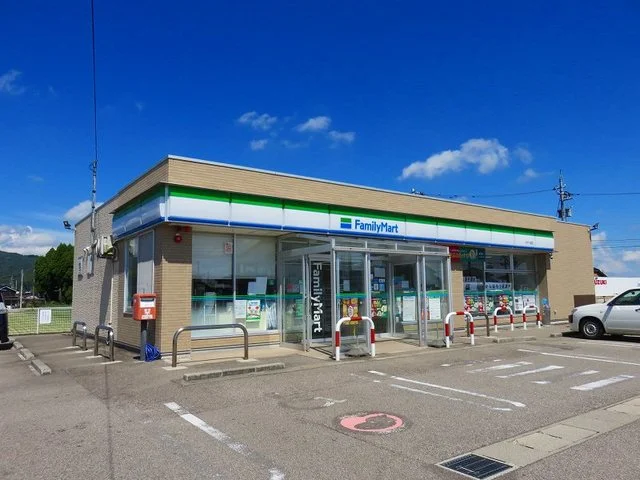 ファミリーマートまで400m