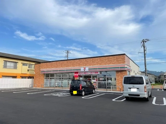 セブンイレブンまで670m