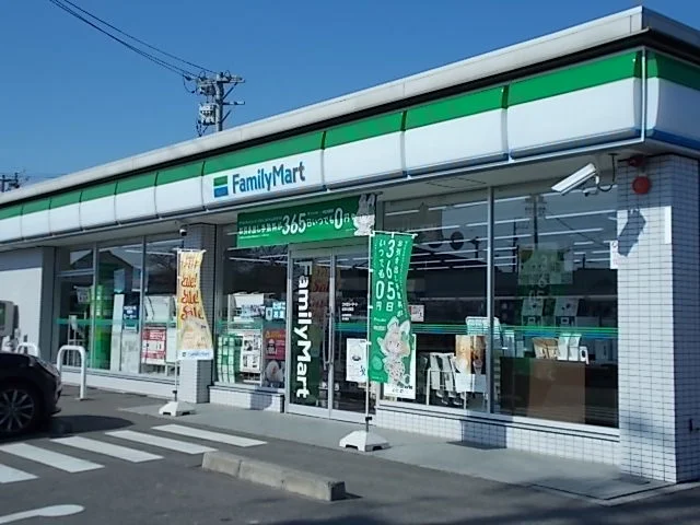 ファミリーマート岐阜北鶉店まで450m