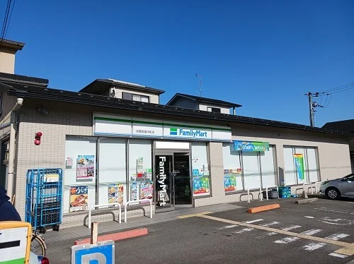 ファミリーマート岩倉中町店まで400m