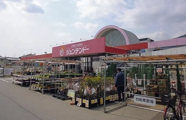 ジュンテンドーまで1200m