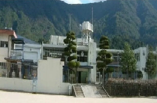 三田小学校まで300m