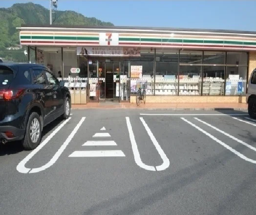 セブンイレブンまで210m