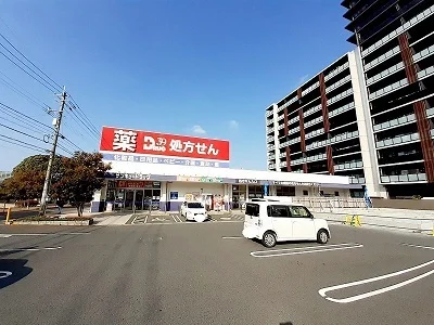 サンキュードラッグ筒井町店まで277m