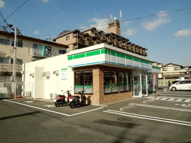 ファミリーマート黒髪６丁目店まで300m
