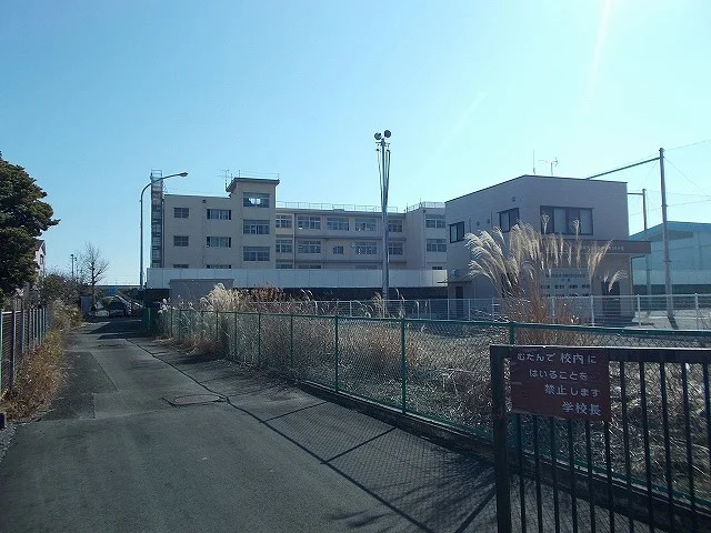 中島小学校まで60m