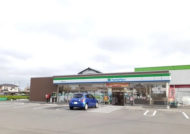 ファミリーマートまで72m