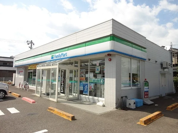 ファミリーマートまで120m