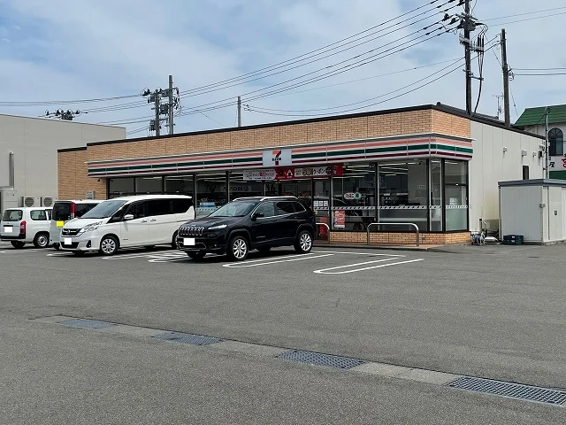 セブンイレブン　柏崎錦町店まで210m