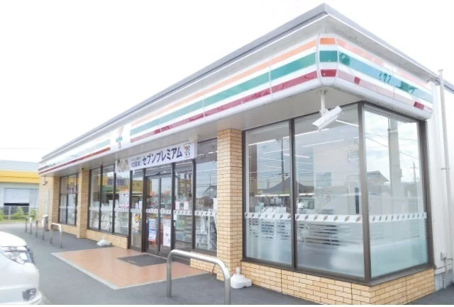 セブンイレブン大垣島里1丁目店まで1000m