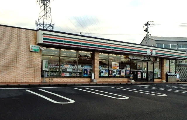 セブンイレブン宇部小串台店まで220m