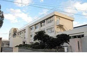 里浦小学校まで700m