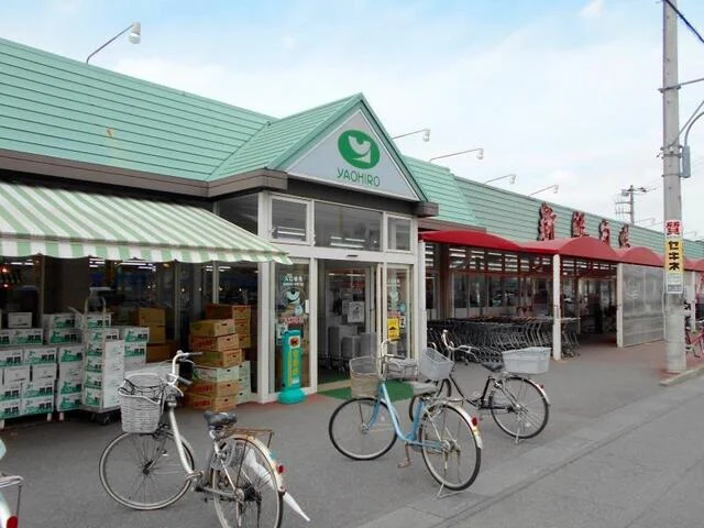 ヤオヒロ小泉店まで410m