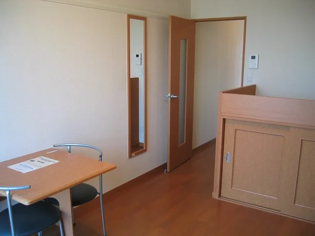 写真は1Ｆ居室。2Ｆはカーペット。