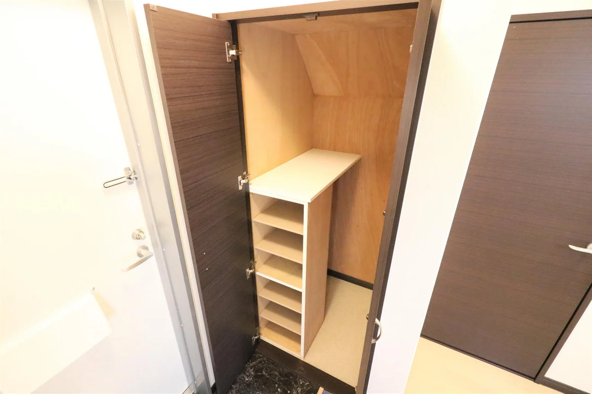 大型シューズボックス完備により女性でも収納安心