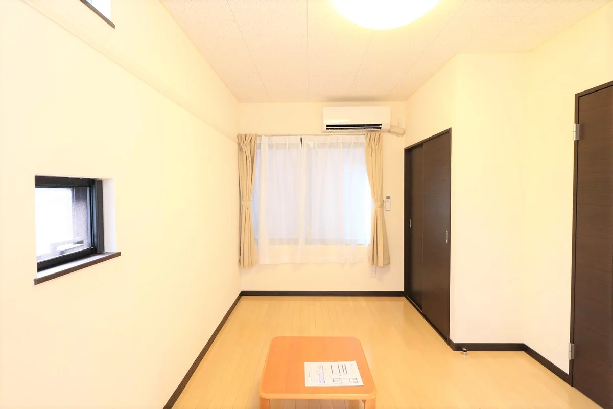 （※一部の号室で家具家電なし）１Ｆフローリング仕様・２Ｆ絨毯仕様