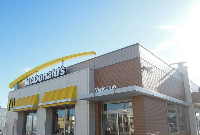 マクドナルド４５４八戸西店まで350m