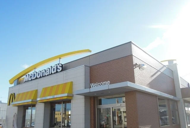マクドナルド４５４八戸西店まで350m