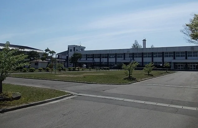 八郎潟町立八郎潟小学校まで1600m