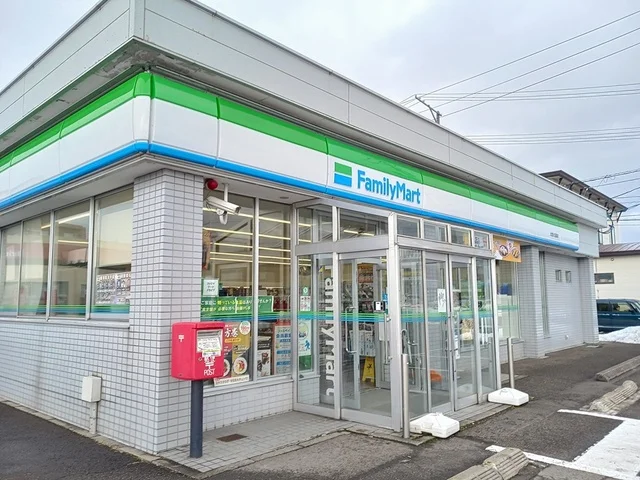 ファミリーマート大館大田面店まで717m