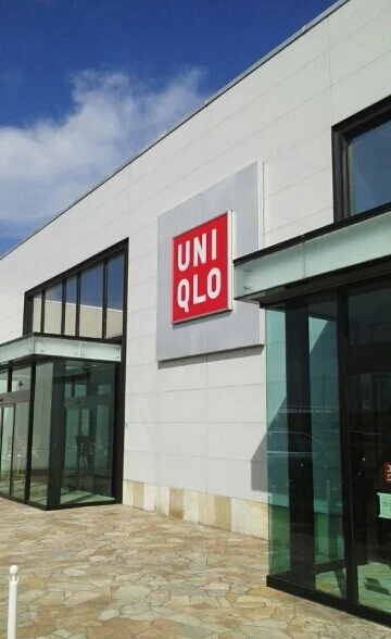 ユニクロ釧路店まで1300m