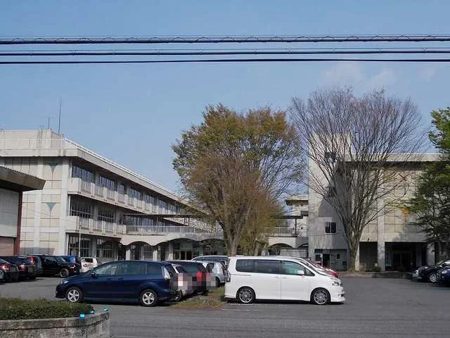 氏家中学校まで450m