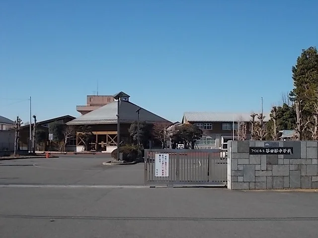 谷田部中学校まで2100m