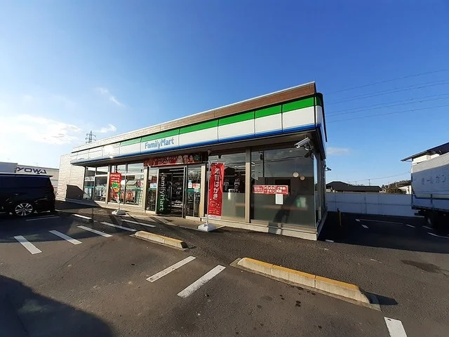ファミリーマート谷田部中央店まで260m
