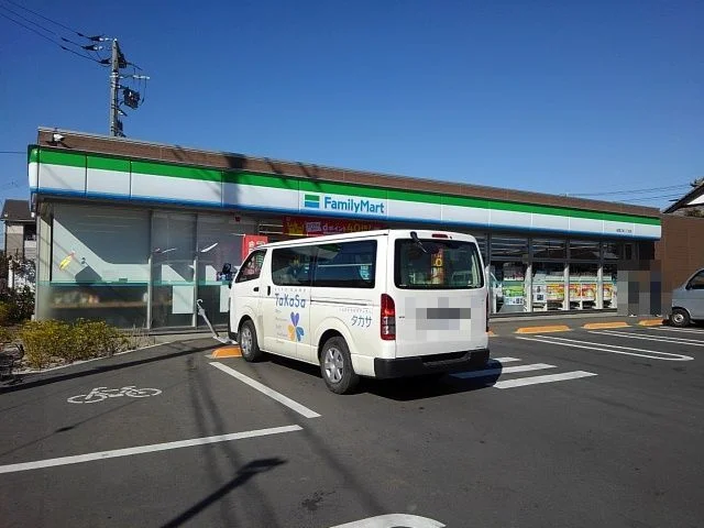 ファミリーマートまで850m