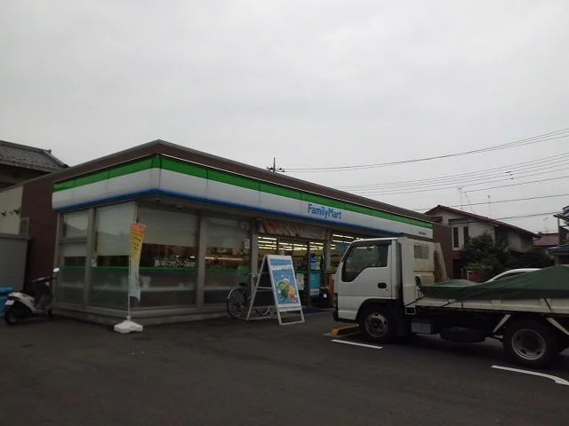 ファミリーマートまで40m