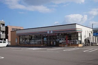 セブンイレブン金沢薬師堂店まで220m