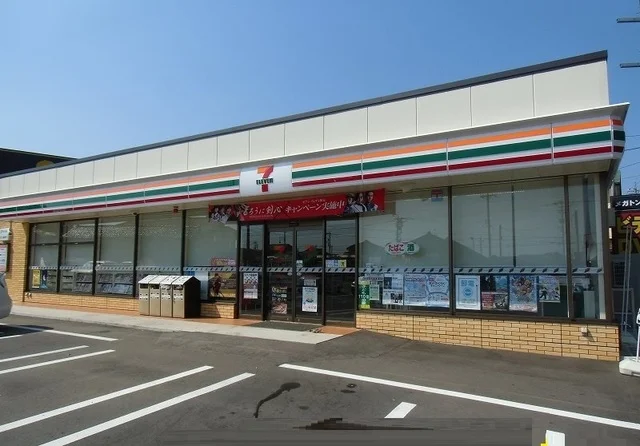 セブンイレブンかほく白尾店まで700m