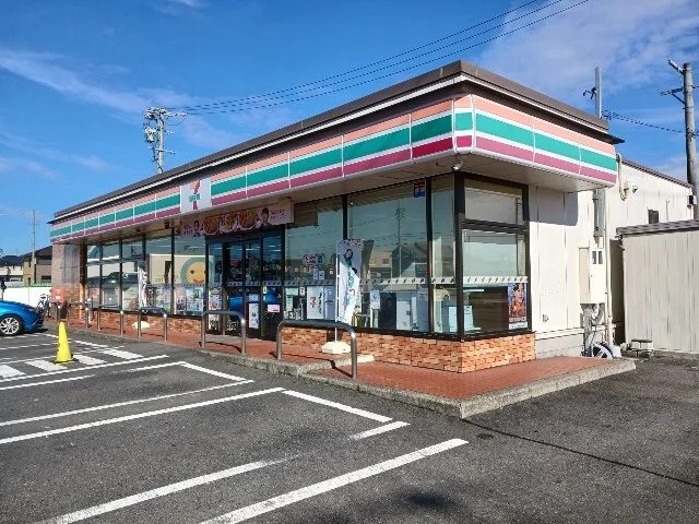 セブンイレブンまで710m