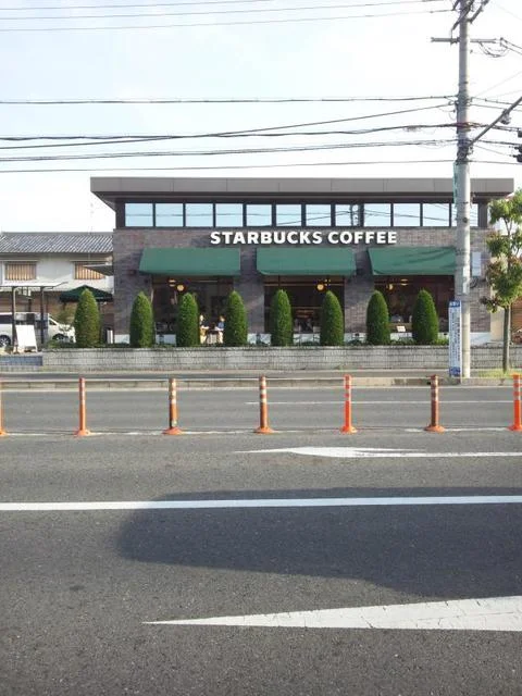 スターバックス橿原中和幹線店様まで800m