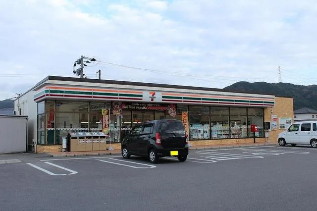 セブンイレブン　唐津山本店まで340m