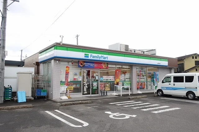 ファミリーマートまで1600m