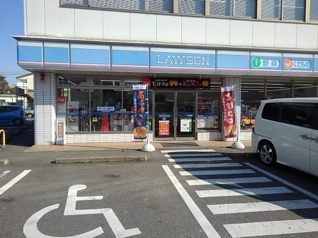 ローソン鳥栖養父町店まで300m