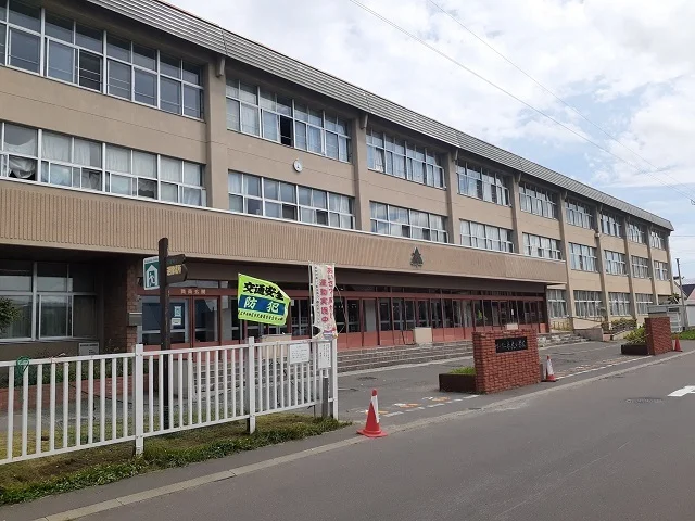 旭川市立春光小学校まで750m