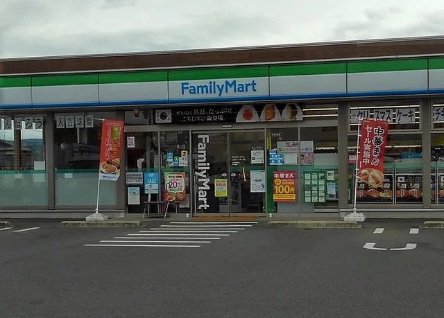 ファミリーマート人吉インター店まで450m