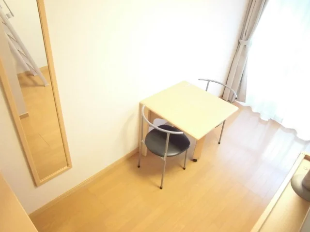 机も折りたたみ式でお部屋も広く使えます。