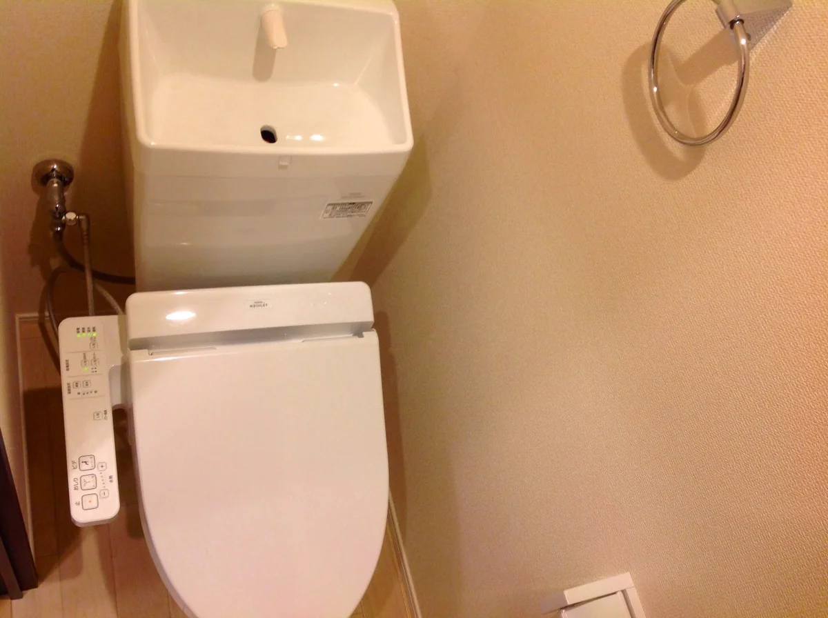 もちろん温水便座です