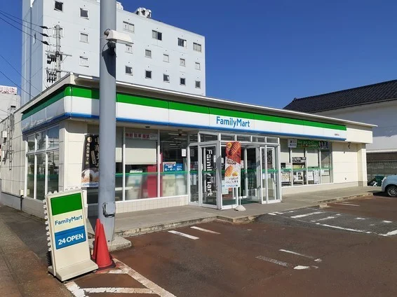 ファミリーマートまで280m