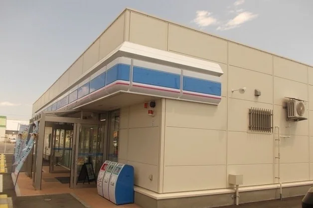 ローソン十和田元町西二丁目店まで400m